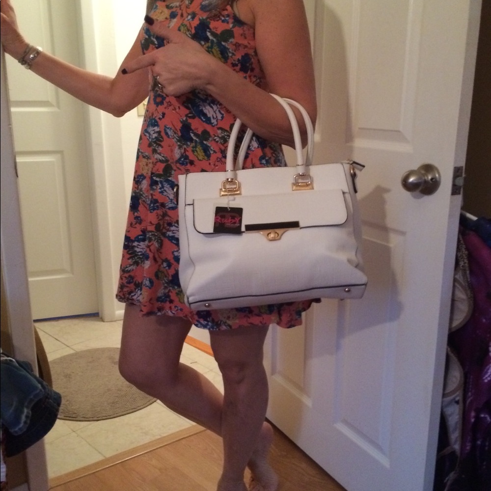 👜New! White with gold accent faux leather bag